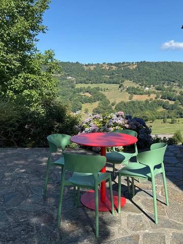 Location de vacances pour 4 personnes, avec vue et terrasse, animaux acceptés dans Raulhac