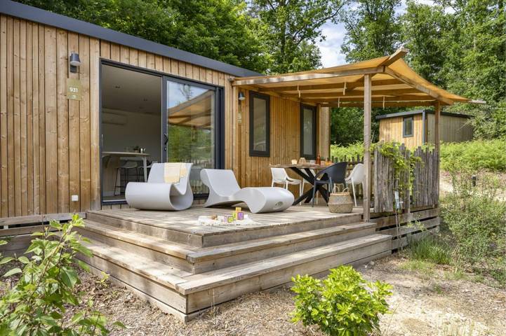 Camping pour 4 personnes, avec terrasse ainsi que jardin et piscine, adapté aux familles dans le Loir-et-Cher