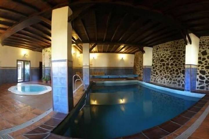Casa rural para 2 personas, con piscina y sauna además de jacuzzi y jardín en Alpujarra de la Sierra