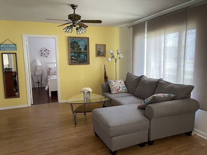 Vacation rental for 4 people, with yard and hot tub as well as terrace in New Port Richey