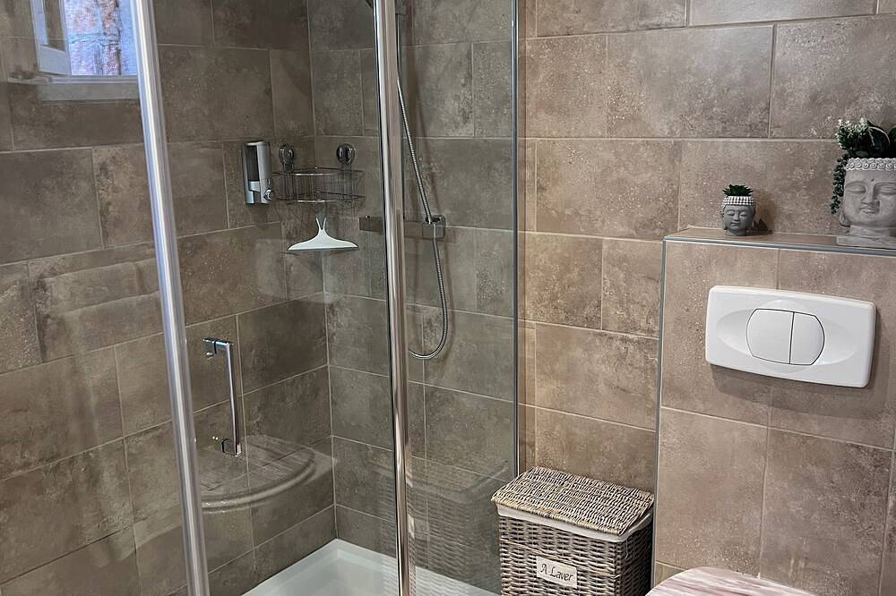 Entire apartment, Very pleasant apartment with sea and mountain views, boat trip in Porto (Corsica), Ota