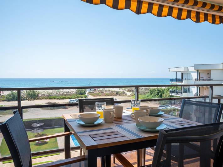 Apartamento para 4 personas, con Balcón y Terraza además de Jardín y Piscina en Creixell
