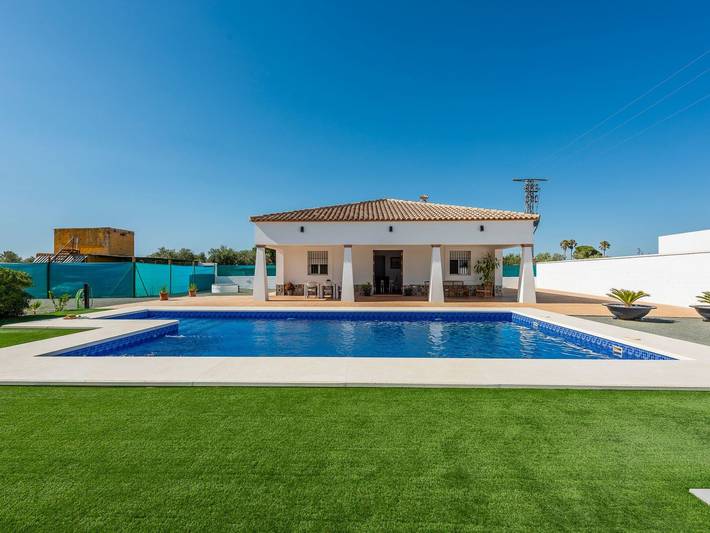 Casa rural para 6 personas, con terraza además de jardín y piscina en Marchena - 2