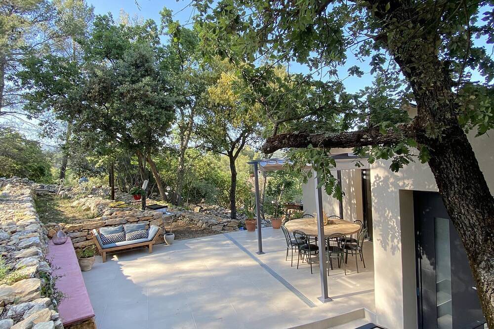 Quiet house in the terraces in Cuers, Toulon Region