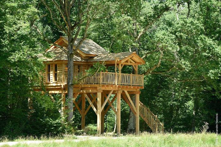 Chalet pour 4 personnes, avec Balcon et Jacuzzi ainsi que Terrasse et Jardin