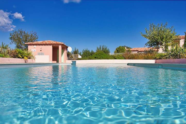 Ferienwohnung für 4 Personen, mit Terrasse und Pool sowie Whirlpool - 1