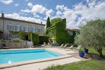 Chambre d’hôte pour 2 personnes, avec vue ainsi que piscine et jardin à Le Verdier