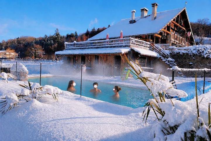 Gîte pour 27 personnes, avec Balcon et Jacuzzi ainsi que Jardin et Sauna dans Belley