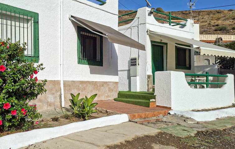 Cozy 140m² Apartment: Wifi, Parking & Steps to Coastline and Dining in Adra, Costa de Almería