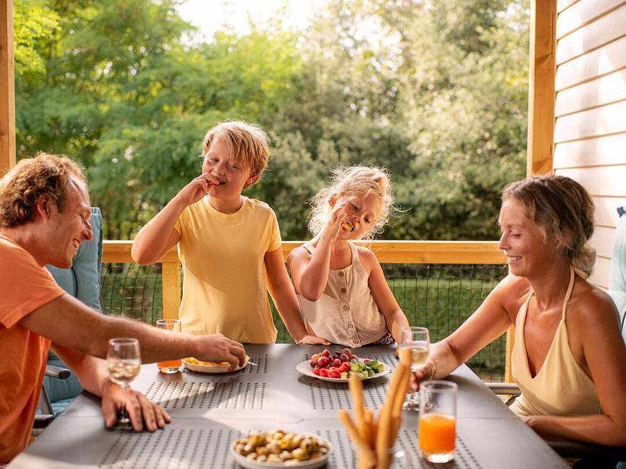 Camping Domaine de La Yole - Mobilheim 6 personen - Comfort 3 Zimmer Lounge in Vendres, Côte d'Améthyste