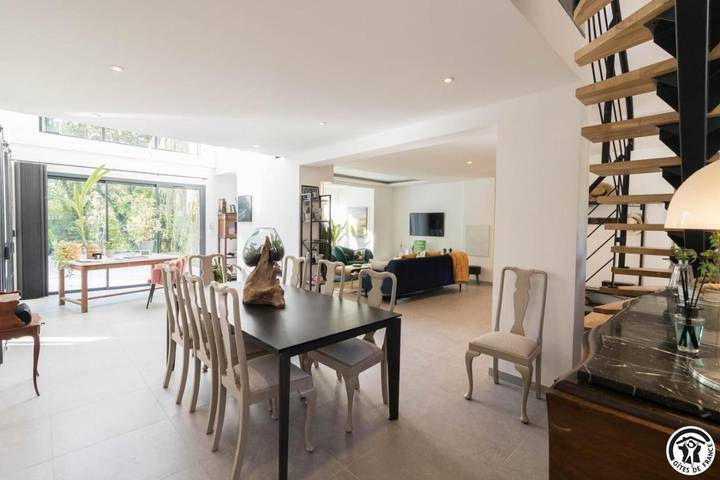 Location de vacances pour 14 personnes, avec terrasse et jardin ainsi que piscine et jacuzzi à Buzet-sur-Tarn - 4