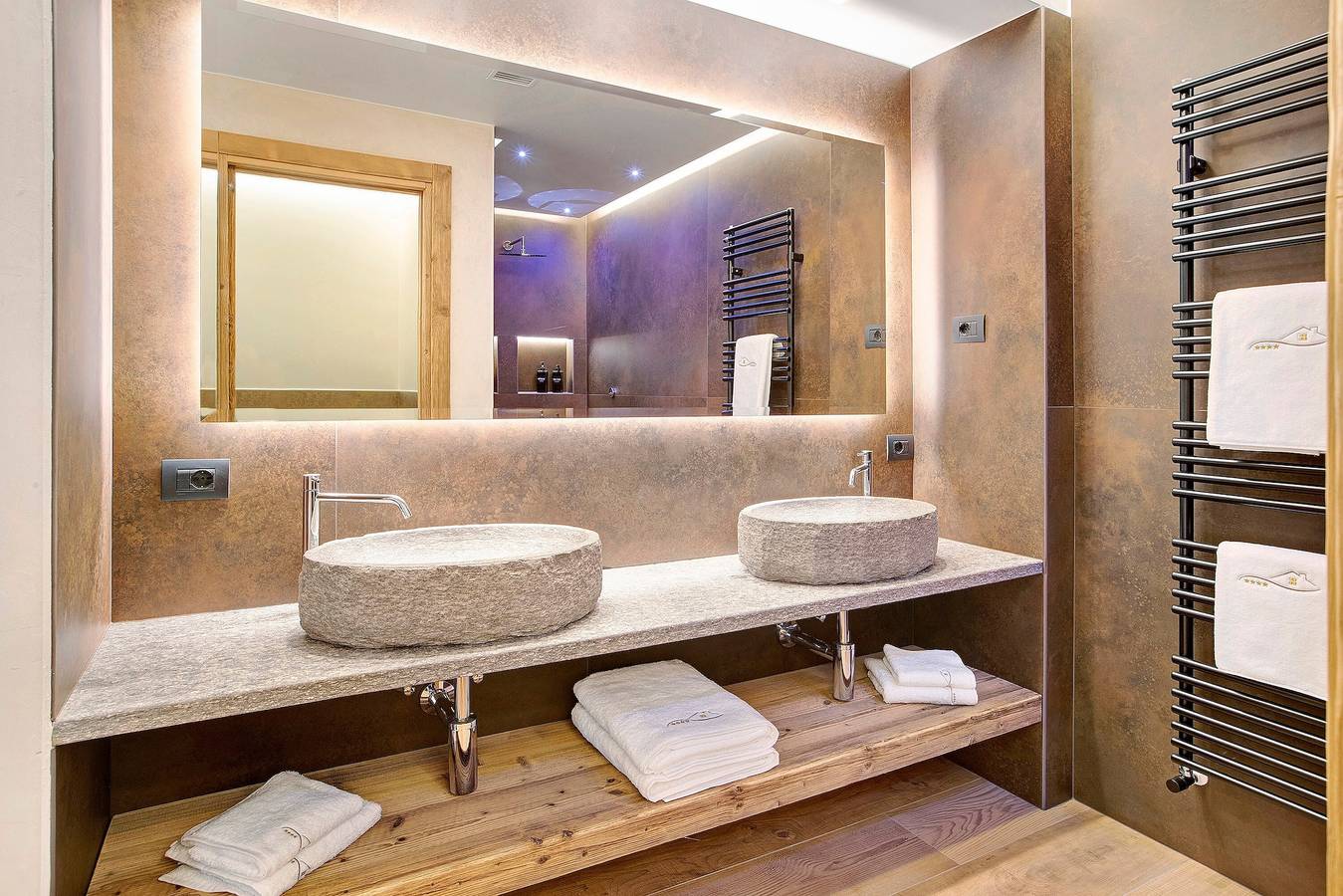 Ganzes Studio, 'Le Chalet Suite' mit Bergblick, privater Terrasse und Wlan in Teola, Livigno