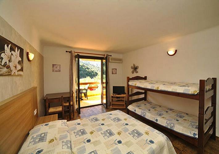 Location de vacances pour 4 personnes, avec piscine ainsi que jardin et vue, animaux acceptés à Serriera - 3