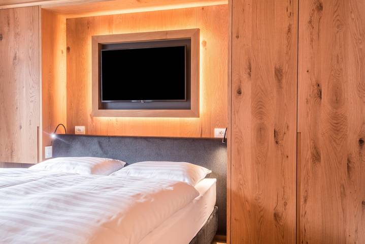 Entire apartment, Apartment "La Grambla Saslonch" with Mountain View, Balcony & Wi-Fi in Santa Cristina Gherdëina, Dolomiti Superski