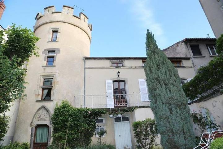 Location de vacances pour 5 personnes, avec jardin à Les Martres-de-Veyre