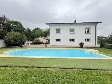 Gîte pour 6 personnes, avec piscine ainsi que jardin et terrasse dans Boussens