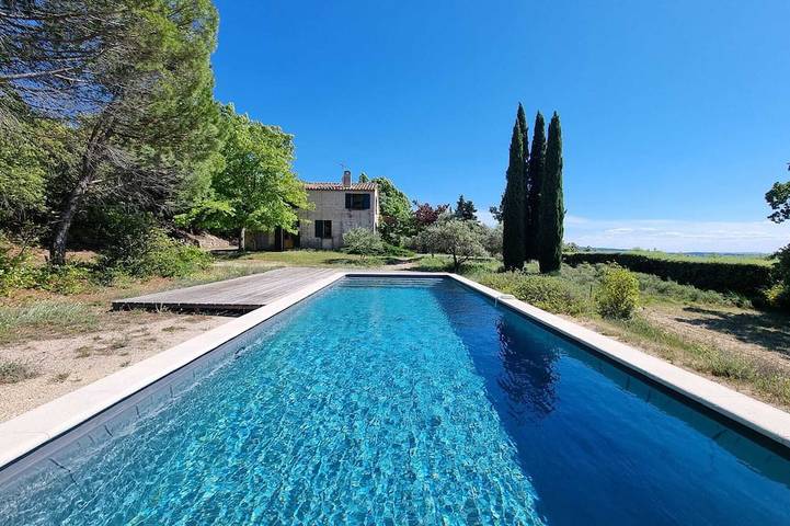 Location de vacances pour 6 personnes, avec jardin, animaux acceptés à Saint-Pierre-de-Vassols