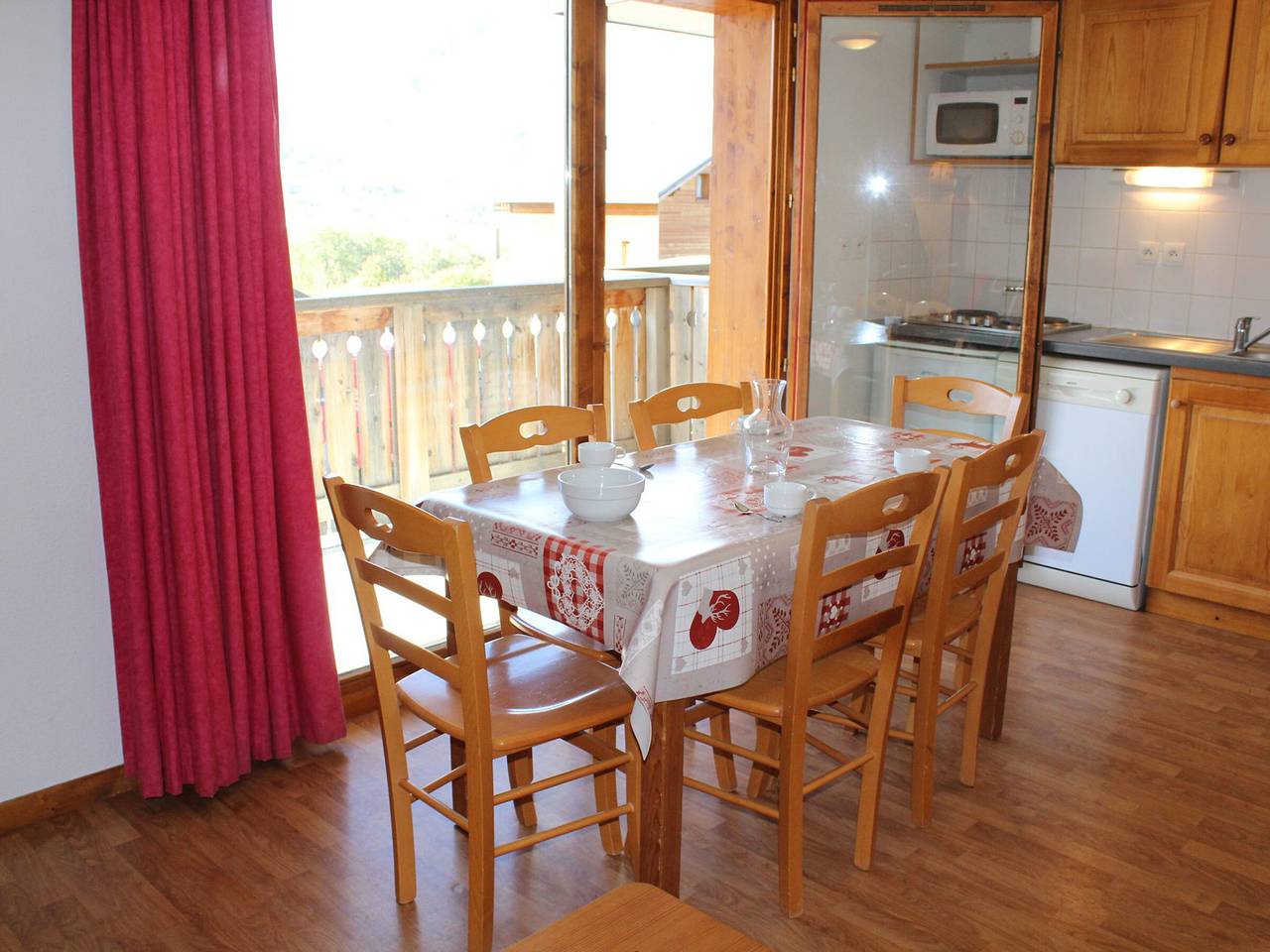 Ganze Wohnung, Apartment für 6, ausgestattete Kochnische, Bergblick, Pool, La Joue du Loup in Le Dévoluy, Gap und Umgebung