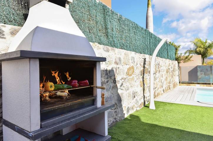 Large private pool, ideal for families in Salobre, San Bartolomé de Tirajana