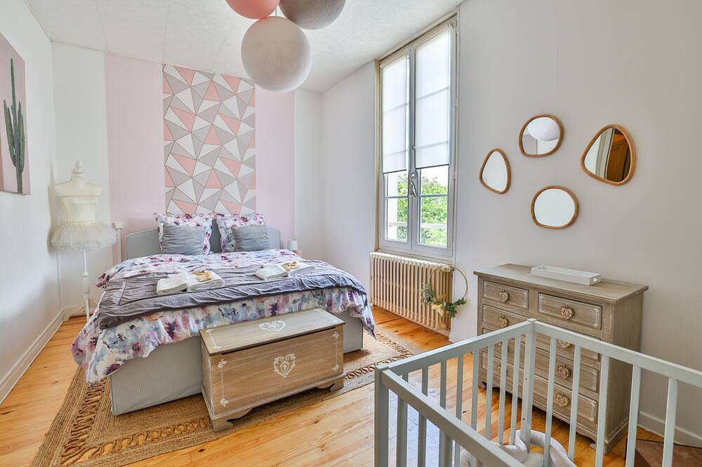 House 5 bedrooms #10 persons #Near downtown #Garden #Waterfront in Cognac, Charente