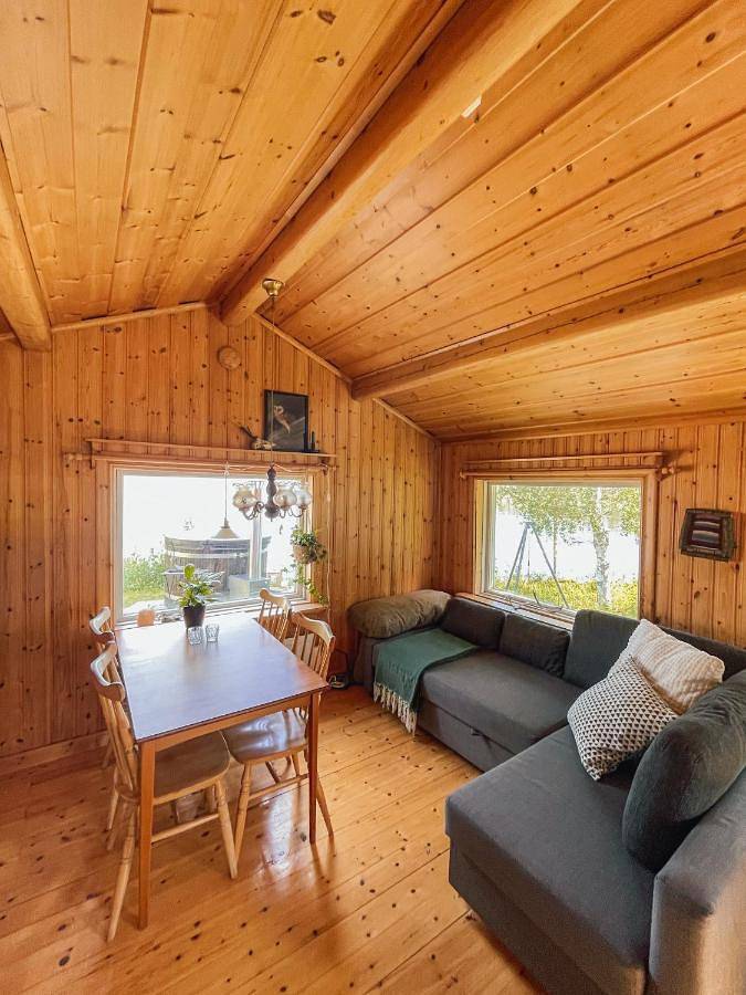Laplandliv cabin on the lake in Lapland (Zweden)