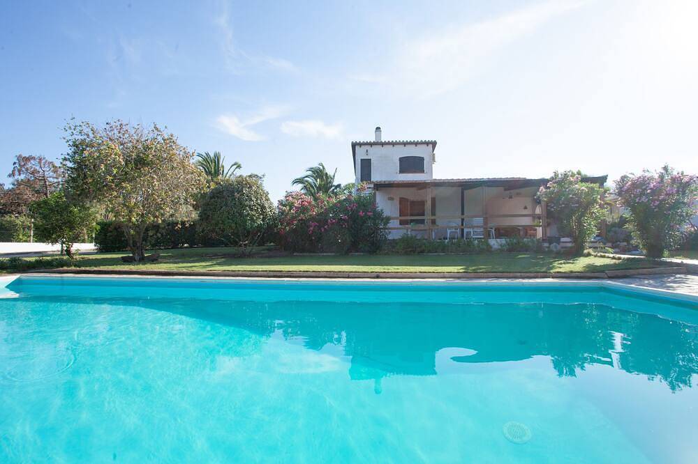 Villa Paolina: piscina privada, gran jardín, patio sombreado in Calasetta, Isla de Sant'Antioco