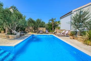 Ferienhaus für 18 Personen in Općina Murter-Kornati, Murter, Bild 1