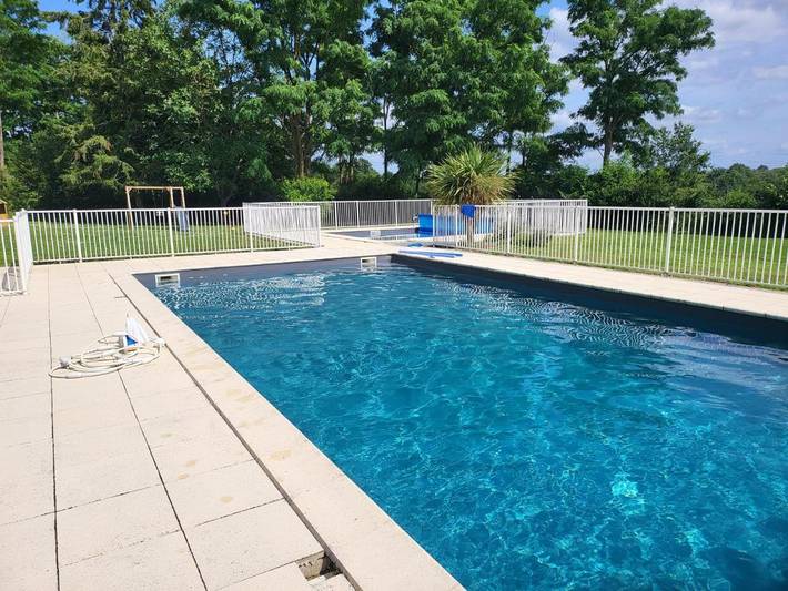 Location de vacances pour 4 personnes, avec jardin ainsi que terrasse et piscine à Ronsenac - 3