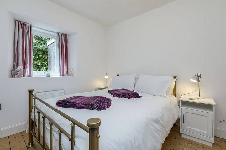 A charming 2 bed cottage in the heart of the popular borders village of Melrose. in Melrose, Scottish Borders