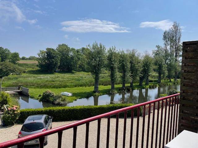 Gîte pour 7 personnes, avec jardin et vue à Plougoulm