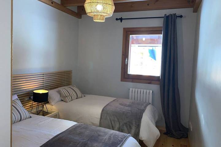 Gîte pour 9 personnes, avec balcon et piscine dans Formigal - 3