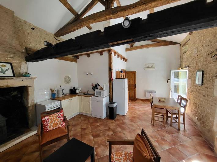 Location de vacances pour 4 personnes, avec jardin ainsi que terrasse et piscine à Ronsenac - 4