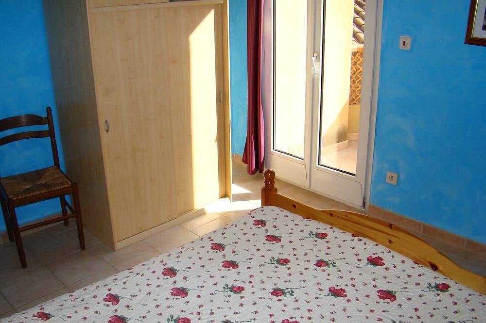 Air-conditioned detached house, 2 bedrooms, shared pool and private parking. in Mormoiron, Parc naturel régional du Mont-Ventoux