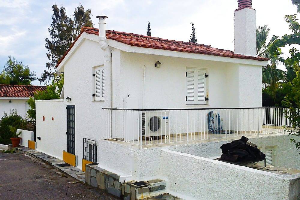 Unvergessliche Urlaubsmomente in einer Villa, ein Steinwurf vom Meer in Chalkida, Euböa