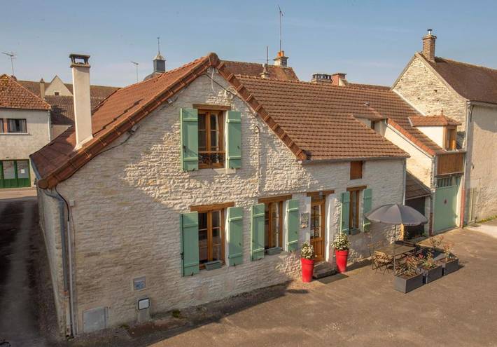 Location de vacances pour 7 personnes, avec vue et terrasse à Tanlay - 2