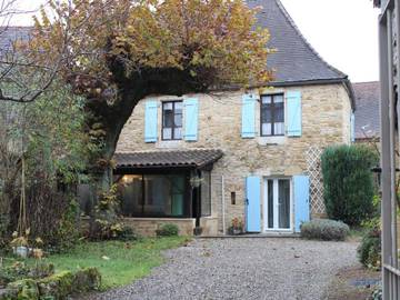 Location de vacances pour 4 personnes, avec terrasse et jardin à Saint-Julien-de-Lampon