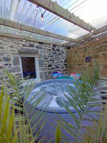 Gîte pour 4 personnes, avec jardin ainsi que terrasse et jacuzzi à Saint-Germain-le-Gaillard