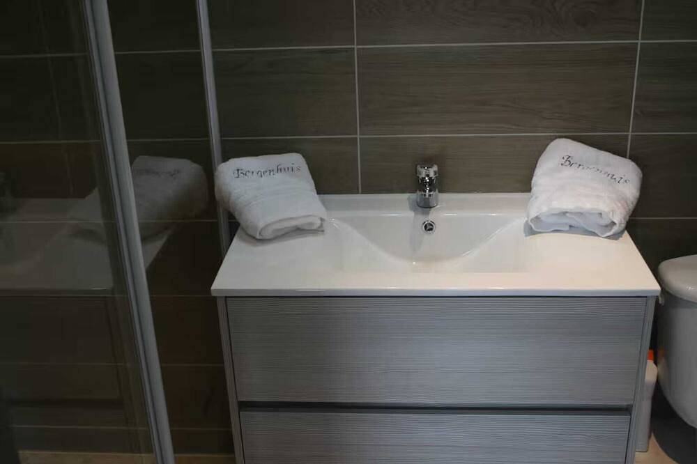 Entire apartment, Gite Mer 30 M2 Rez de Chaussée in Bergues, Dunkirk region