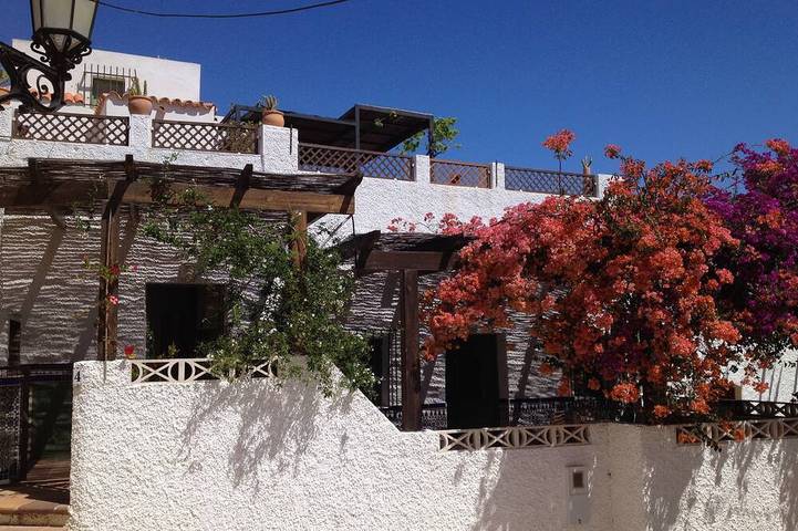 Casa para 6 personas, con piscina además de jacuzzi y terraza, Se admiten mascotas en Cabo de Gata