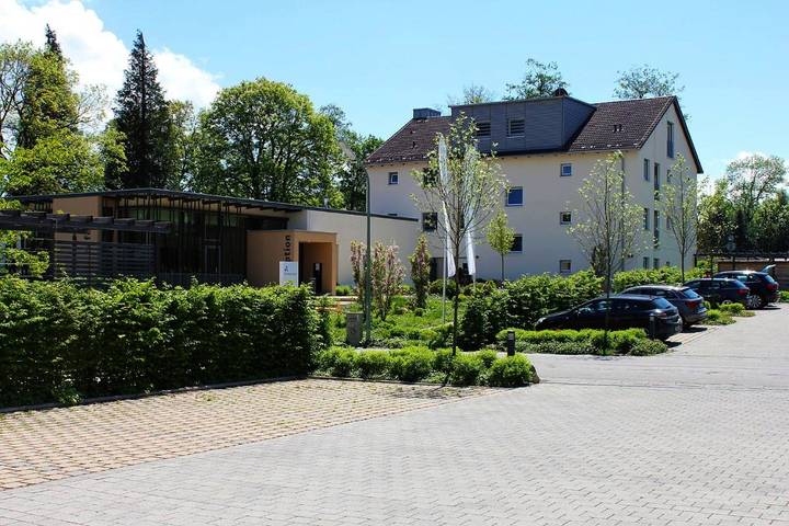 Hotel, mit Terrasse und Garten sowie Sauna in Dießen am Ammersee - 3