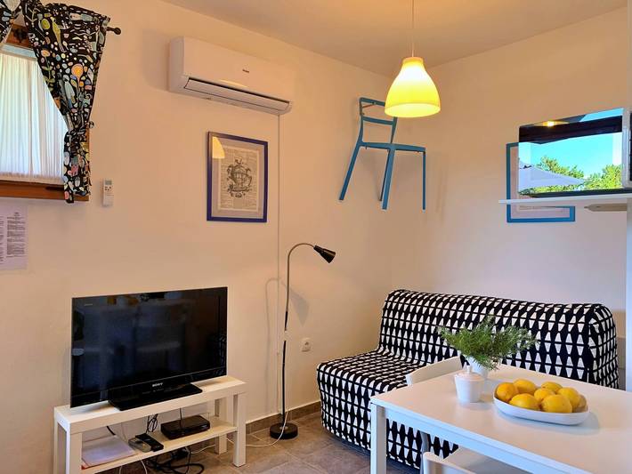 Ganze Wohnung, Studio-Apartment Savic - 90 m vom Meer entfernt, Erdgeschoss, Wlan, privater Parkplatz, Grill, in der Nähe des Sandstrandes in Silo (Krk), Krk