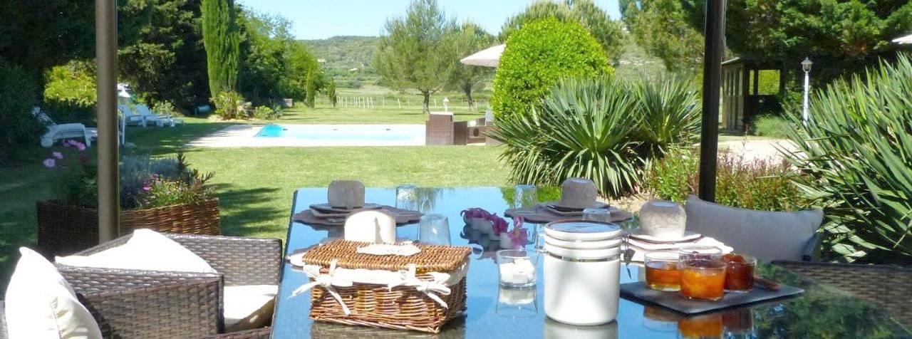 Double Room with Garden View in Sernhac, Région de Nîmes
