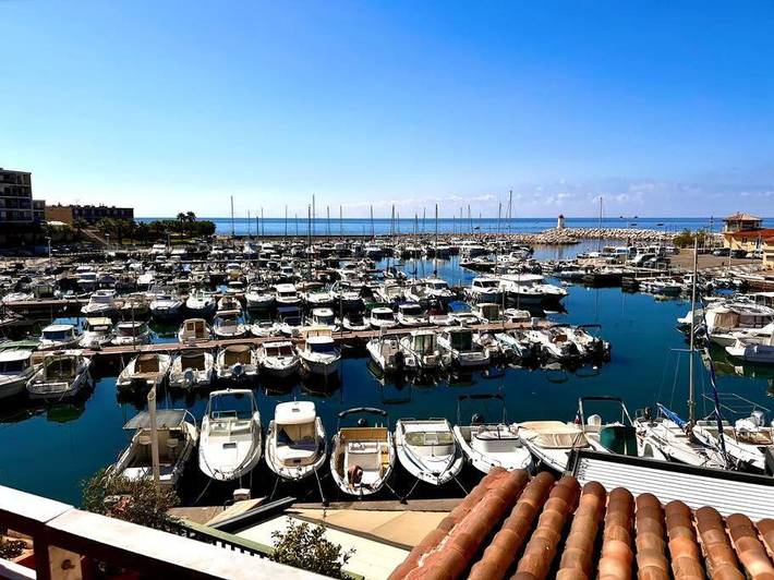 Location de vacances pour 6 personnes, avec Balcon ainsi que Terrasse et Vue dans Office de Tourisme de Sausset-les-Pins