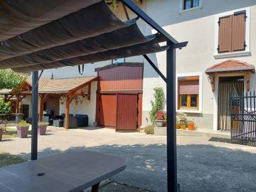Gîte pour 8 personnes, avec jardin, animaux acceptés à Beaucroissant