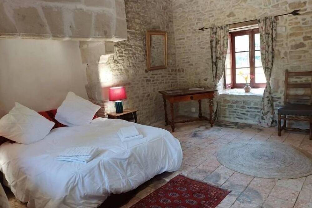 Chambre dans tour d'un château du 15e siècle in Mauvières, Région de Le Blanc