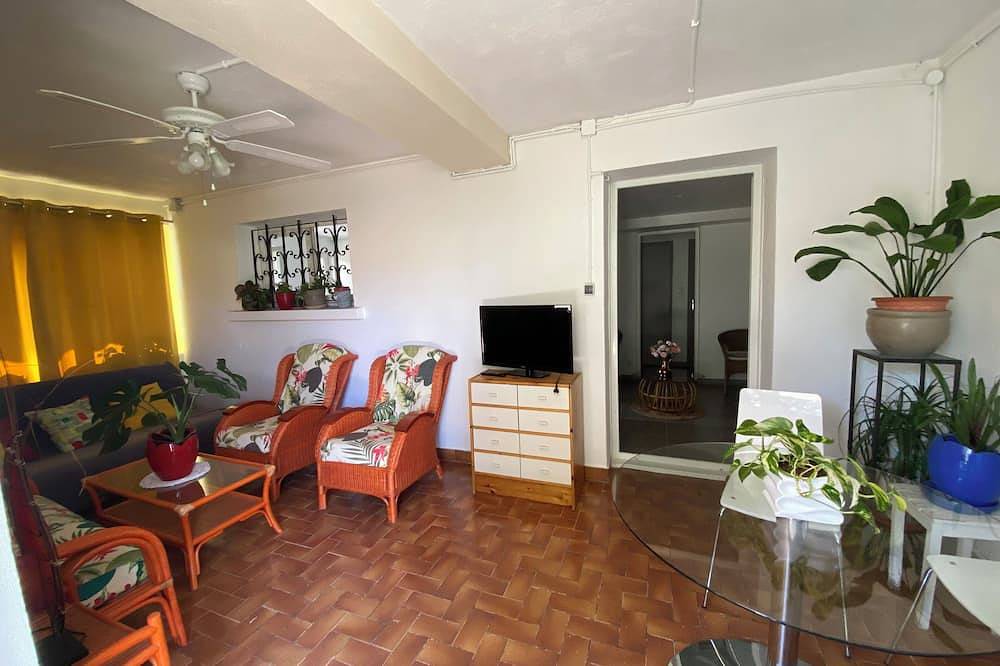 Accommodation in L'Isle sur la Sorgue, 5 minutes' walk from the town center in L'Isle-sur-la-Sorgue, Vaucluse