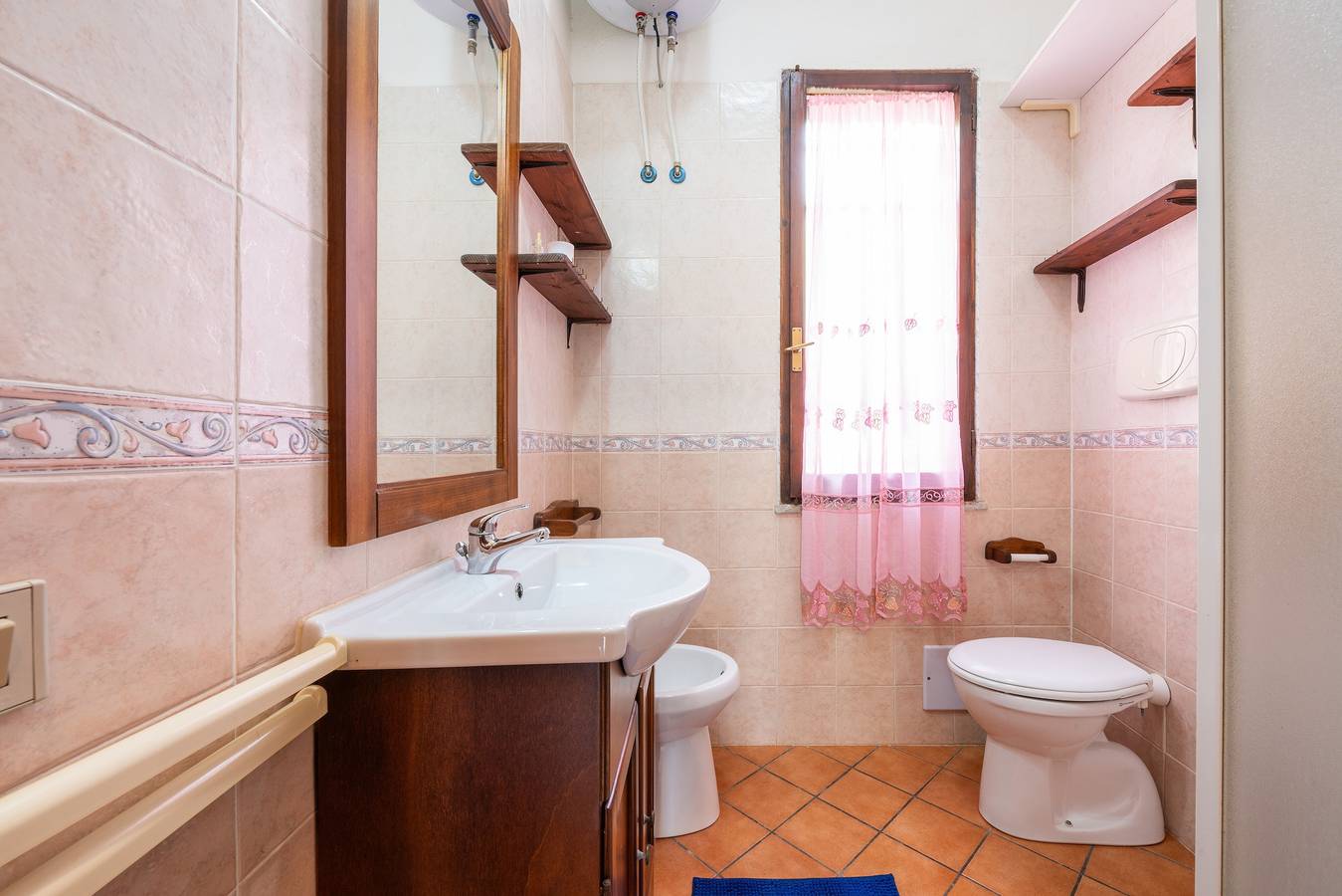 Entire apartment, Apartment 'Appartamento Pinus' with Private Terrace and Air Conditioning in Santa Margherita di Pula, Pula region