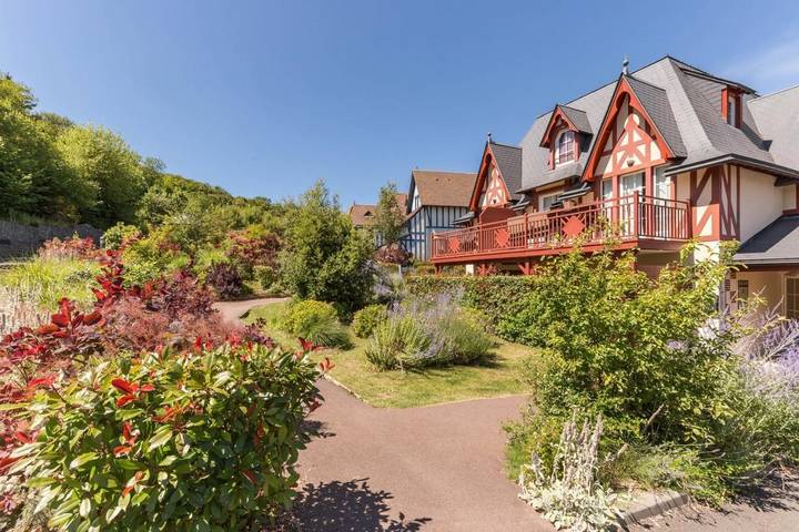 Location de vacances pour 4 personnes, avec sauna ainsi que piscine et jardin, adapté aux familles à Houlgate - 2