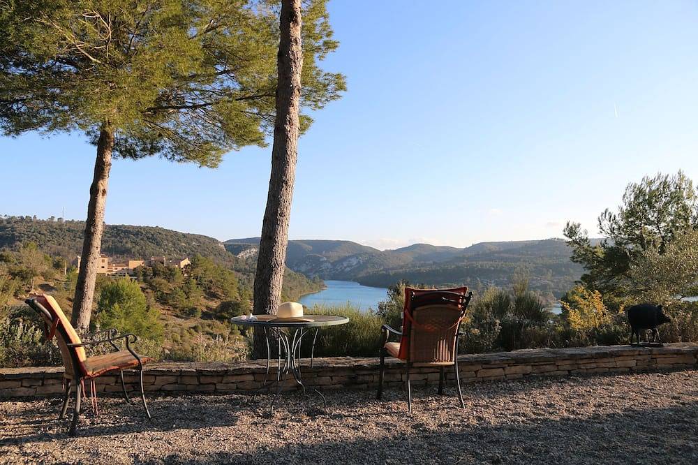 Stunning lake views & modern comforts – Provence-style house with a terrace overlooking the lake in Esparron-de-Verdon, Alpes-de-Haute-Provence