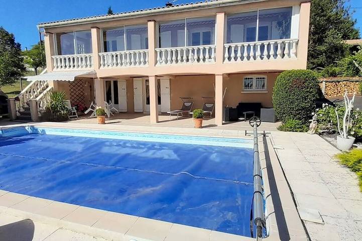 Gîte pour 3 personnes, avec Terrasse et Jardin à Aussac
